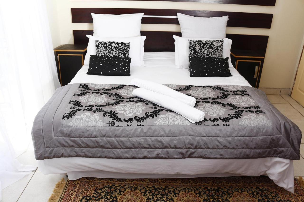 Baobab Tree Guest House Bloemfontein Phòng bức ảnh