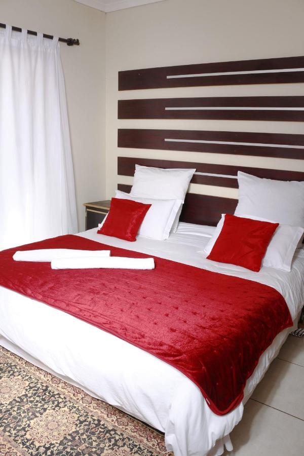 Baobab Tree Guest House Bloemfontein Phòng bức ảnh